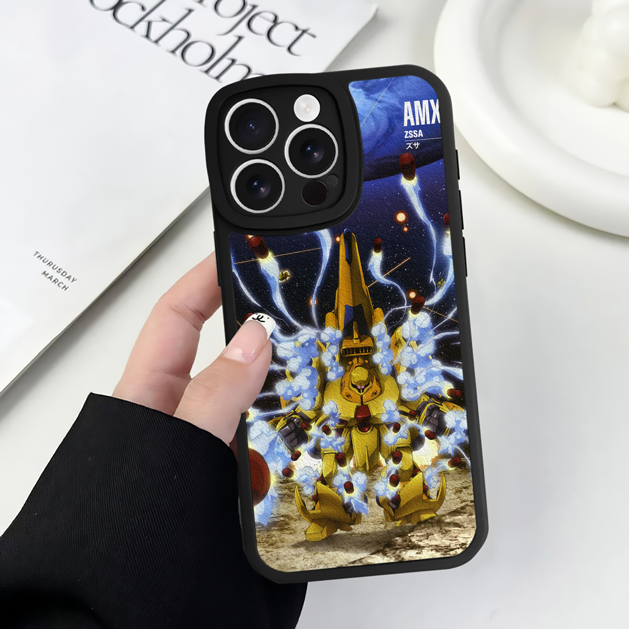（画像用） 機動戦士ガンダム Mobile Suit Gundam 【iPhone 16シリーズ対応】シリコンスマホケース（レザー調） 材質：シリコン